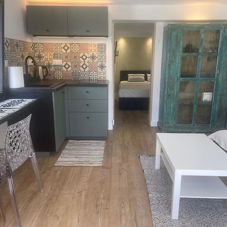 Bali 83 Apartment Bandol Bagian luar foto